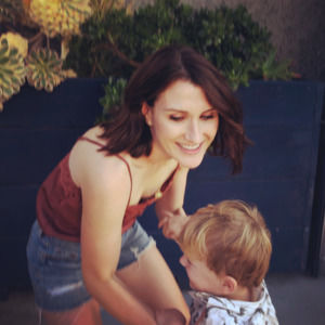 👩🏻‍⚕️🤱🏻👗💕